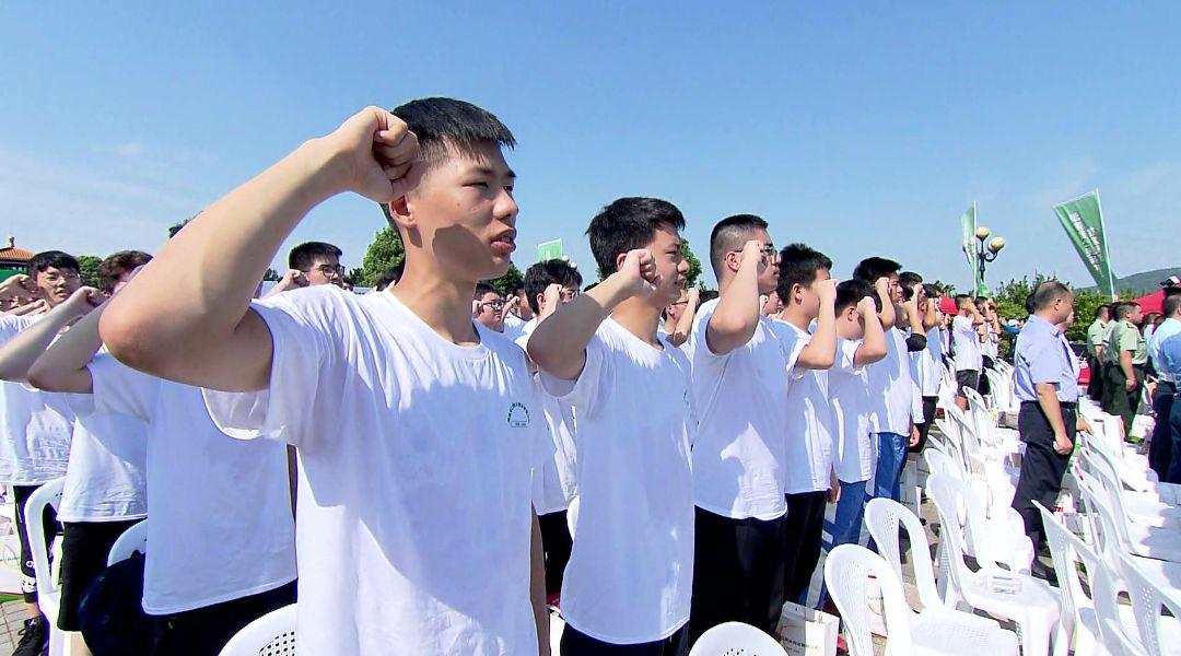 兵役登記證上大學(xué)一定要嗎？詳解兵役登記與大學(xué)入學(xué)要求，關(guān)于兵役登記證與大學(xué)入學(xué)要求的詳解，是否上大學(xué)必須持有兵役登記證？