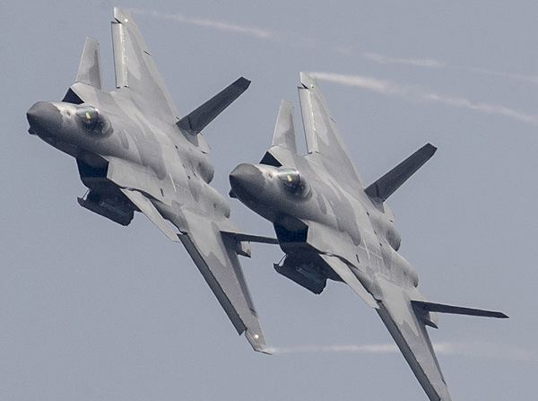 軍事震撼，20架轟炸機傾瀉240枚導(dǎo)彈的力量展示，軍事震撼，20架轟炸機傾瀉導(dǎo)彈力量展示日