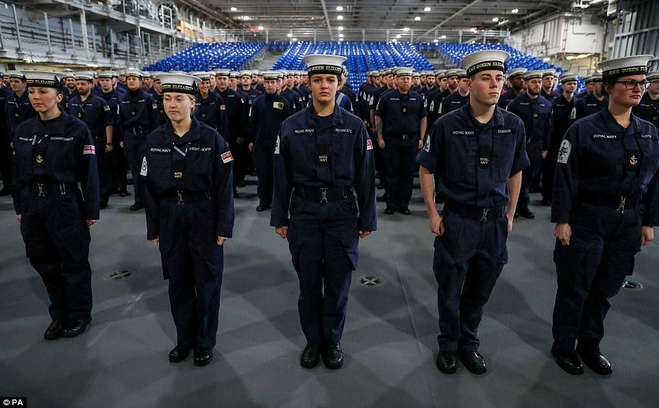 伊麗莎白女王號航母圖片，展現(xiàn)英國海軍力量的驕傲，伊麗莎白女王號航母展示英國海軍力量的風(fēng)采