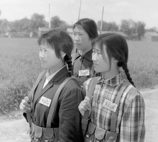 中國女兵老照片，歷史中的巾幗英雄形象展現(xiàn)，中國女兵老照片，歷史巾幗英雄形象展