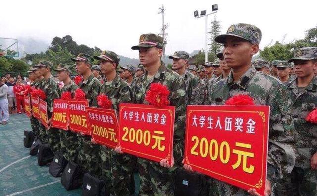 大學生如何參軍，一條充滿榮耀與成長的道路，大學生參軍之路，榮耀與成長的交織