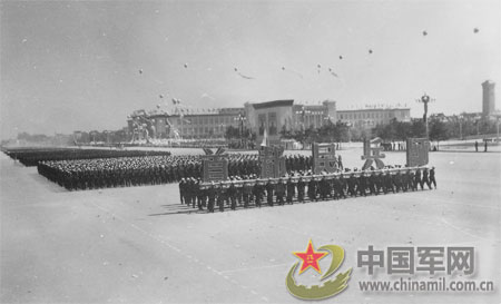 重溫歷史瞬間，探索1959年國慶閱兵視頻，重溫歷史瞬間，探索經(jīng)典，回顧1959年國慶閱兵盛況