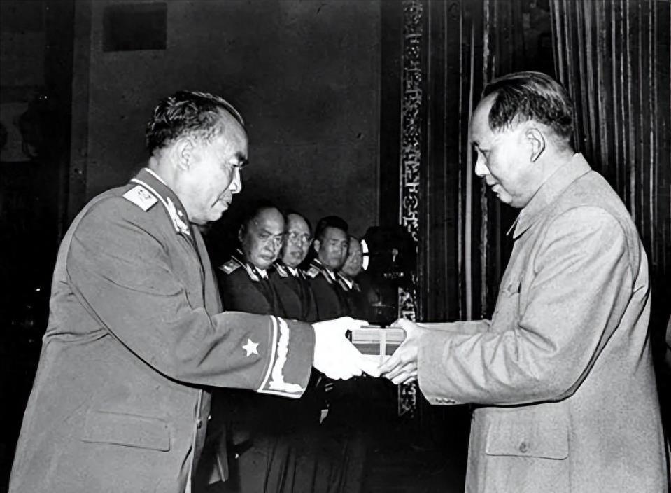 井岡山艦是什么級(jí)別的軍事力量？全面解讀中國(guó)海軍新銳艦艇，全面解讀中國(guó)海軍新銳艦艇，井岡山艦的軍事級(jí)別與實(shí)力分析
