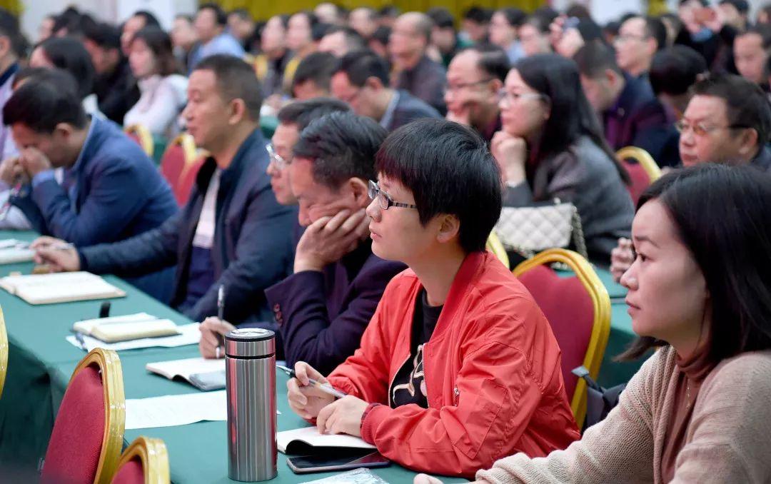 新聞報(bào)刊最新一期，深度解讀熱點(diǎn)事件，掌握最新資訊動(dòng)向，新聞熱點(diǎn)深度解讀，掌握最新資訊動(dòng)向