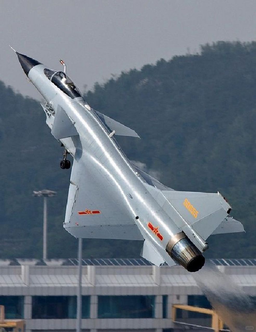殲-10戰(zhàn)斗機是幾代機？全面解析中國空軍的主力戰(zhàn)機，中國空軍主力戰(zhàn)機殲-10戰(zhàn)斗機的全面解析，幾代機？