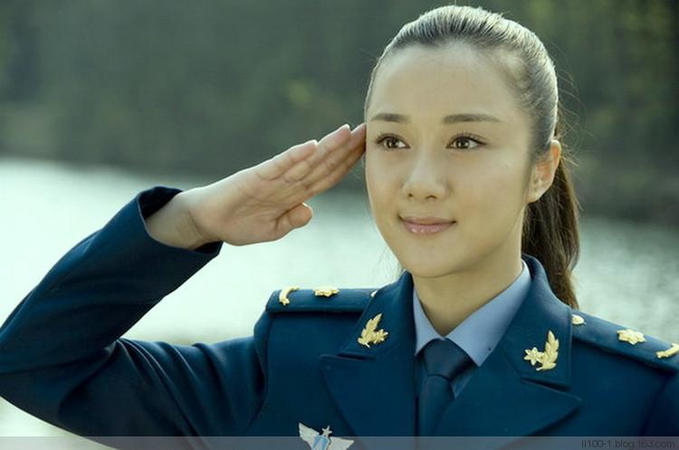最美女兵軍禮，榮耀與責(zé)任并存，最美女兵軍禮，榮耀與責(zé)任的交響