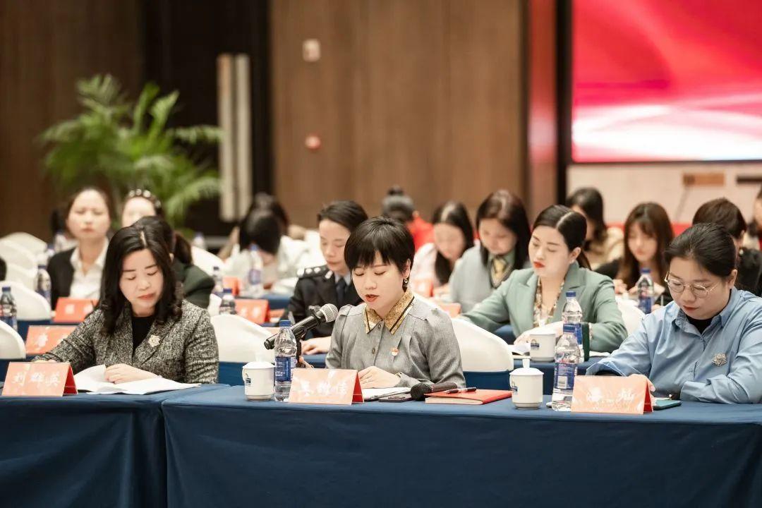 正版管家婆軟件，全面解析其優(yōu)勢與價值，正版管家婆軟件，優(yōu)勢與價值全面解析