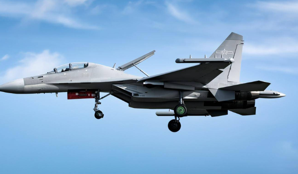 殲-16，中國(guó)航空工業(yè)的杰出代表，揭秘其屬于第幾代戰(zhàn)機(jī)，揭秘殲-16，中國(guó)航空工業(yè)杰出代表，究竟屬于第幾代戰(zhàn)機(jī)？