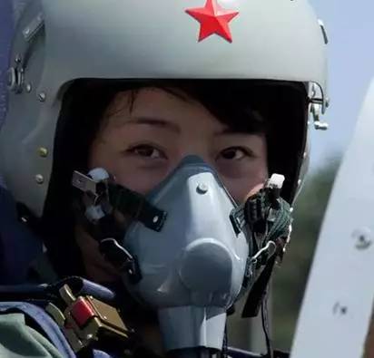 揭秘殲-10女飛行員犧牲真相，英雄背后的故事令人動容，揭秘殲-10女飛行員犧牲真相，英雄背后的感人故事