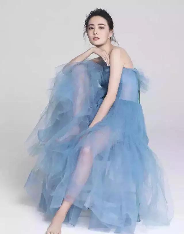 探究90后女明星的世界，璀璨星辰的她們都有哪些獨(dú)特魅力？，璀璨星辰下的90后女明星，獨(dú)特魅力大揭秘！