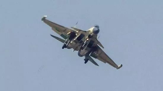 殲-15D，中國新一代艦載戰(zhàn)斗機的獨特優(yōu)勢與未來發(fā)展，殲-15D艦載戰(zhàn)斗機，獨特優(yōu)勢與未來展望